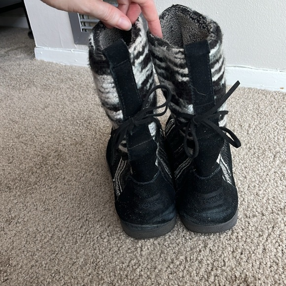 Toms Black and Gray Winter Boots - Picture 9 of 10